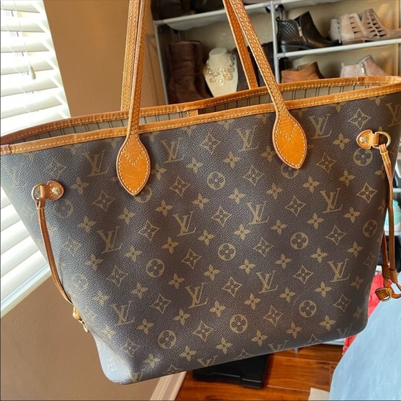 LV Neverfull MM 🥰 - Picture 3 of 8